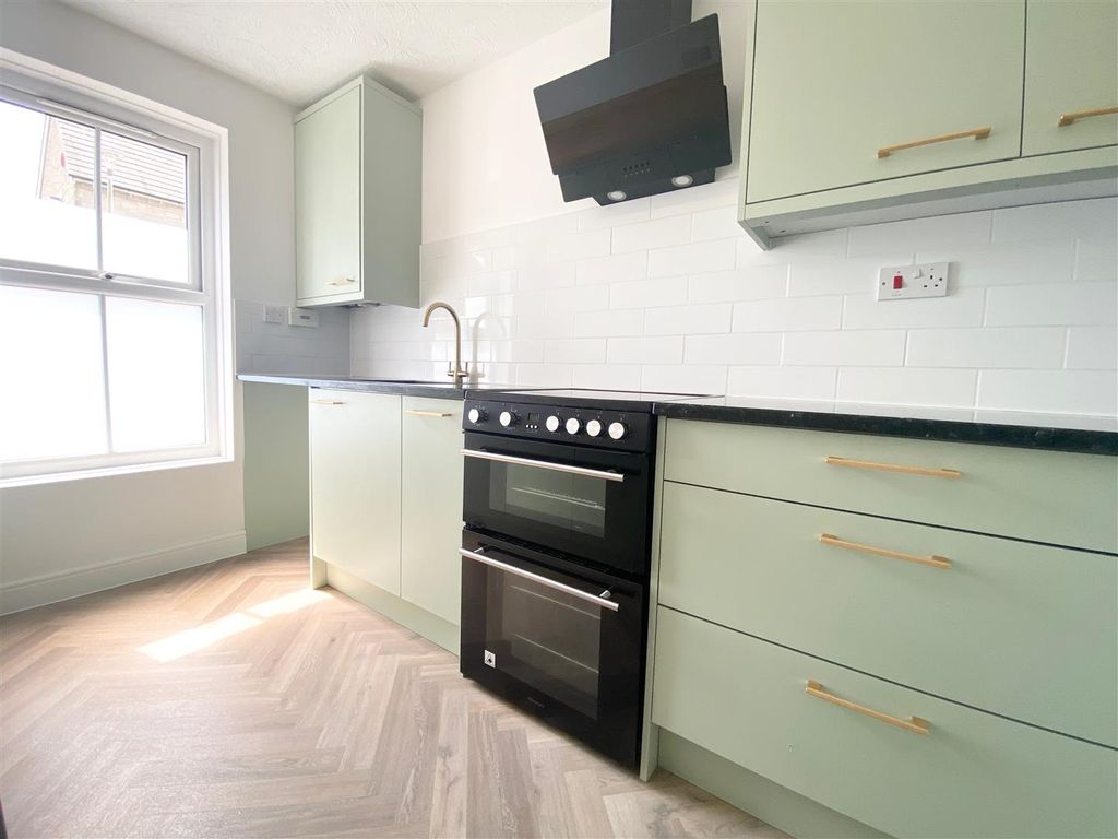 Property photo 2 of 17 Kitchen