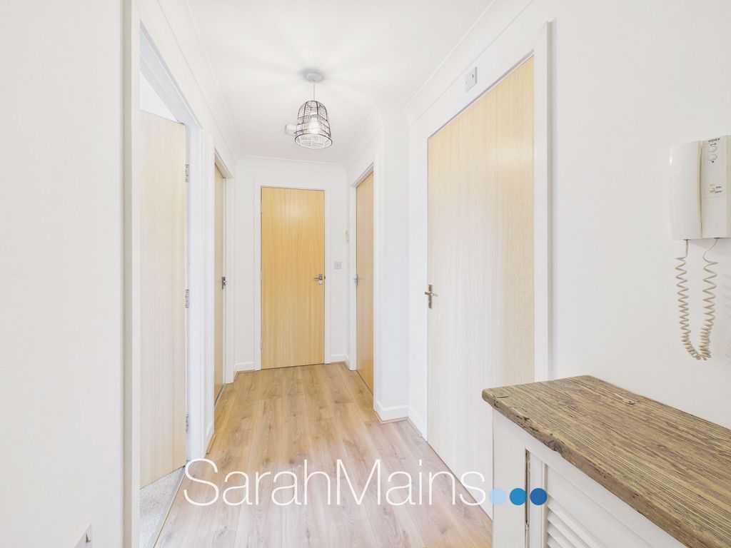 Property photo 2 of 14 Hallway