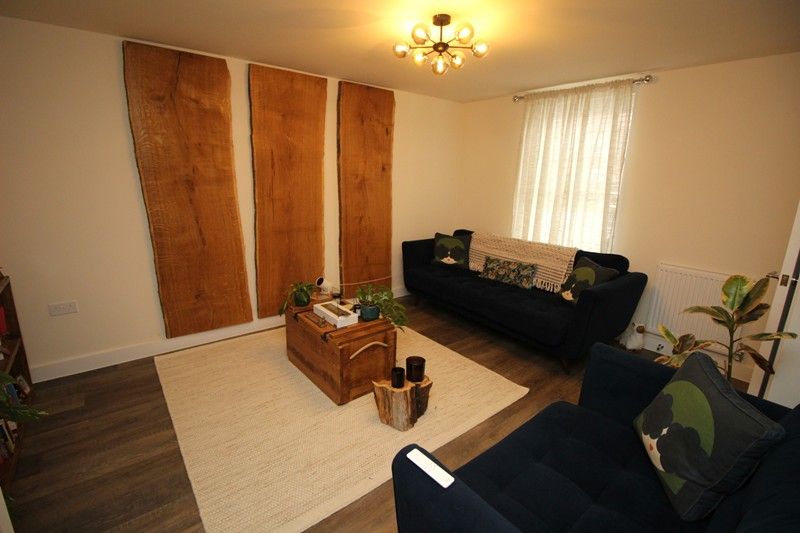 Property photo 3 of 14 Lounge.