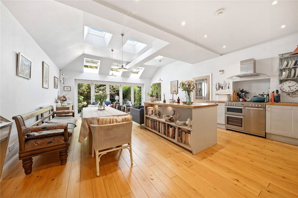 Property photo 1 of 16 Kitchen/Dining