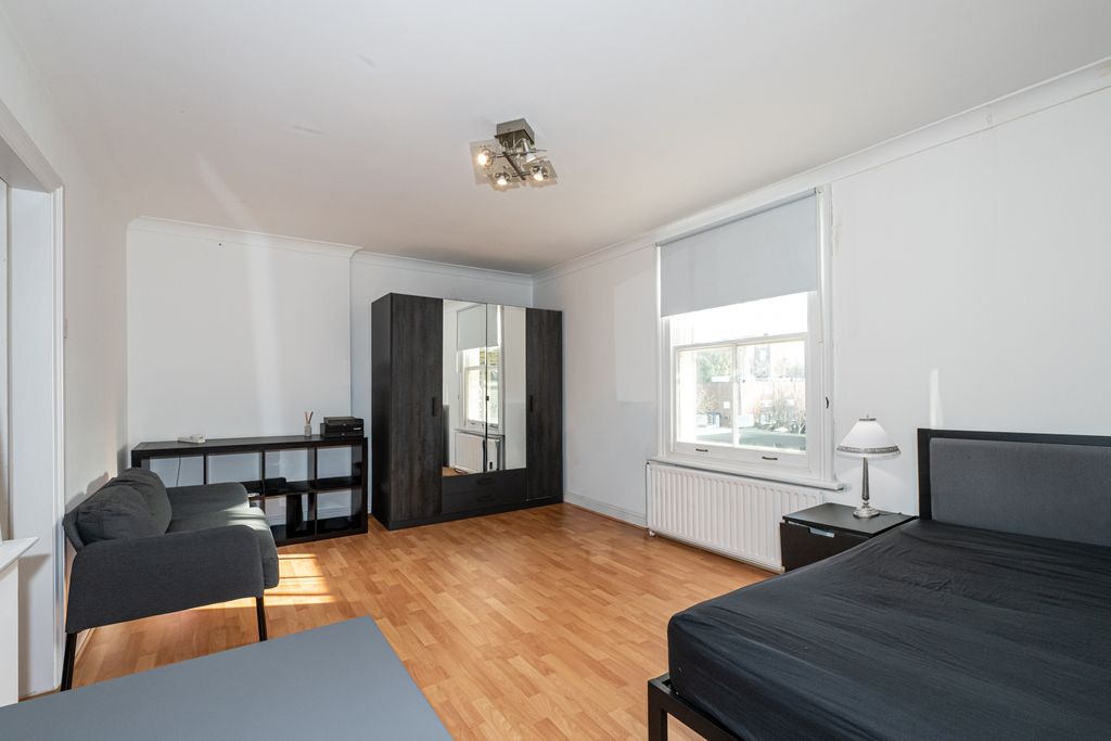 Property photo 2 of 6