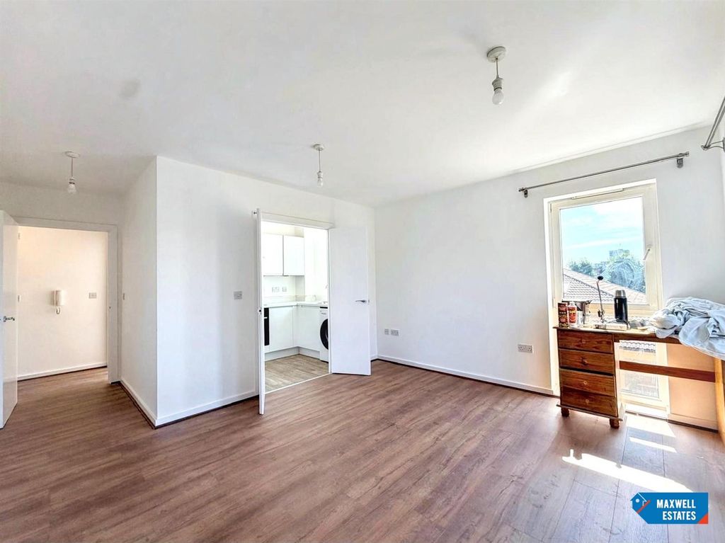 Property photo 3 of 18 Aurora 14.Jpg