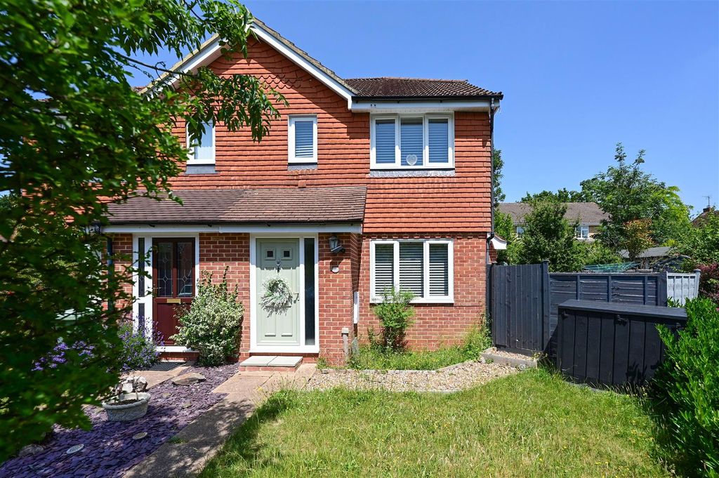 Property photo 1 of 10 Summerfields
