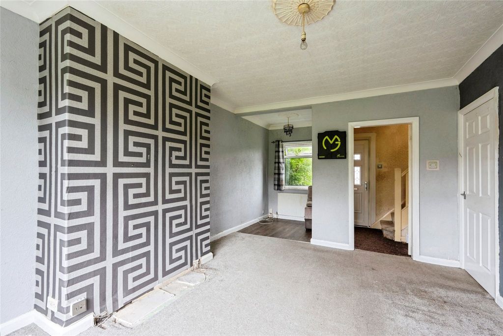 Property photo 3 of 17 Living Room
