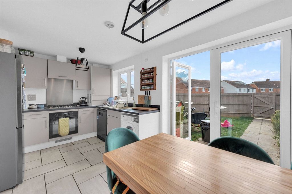 Property photo 2 of 18 Picture No. 12