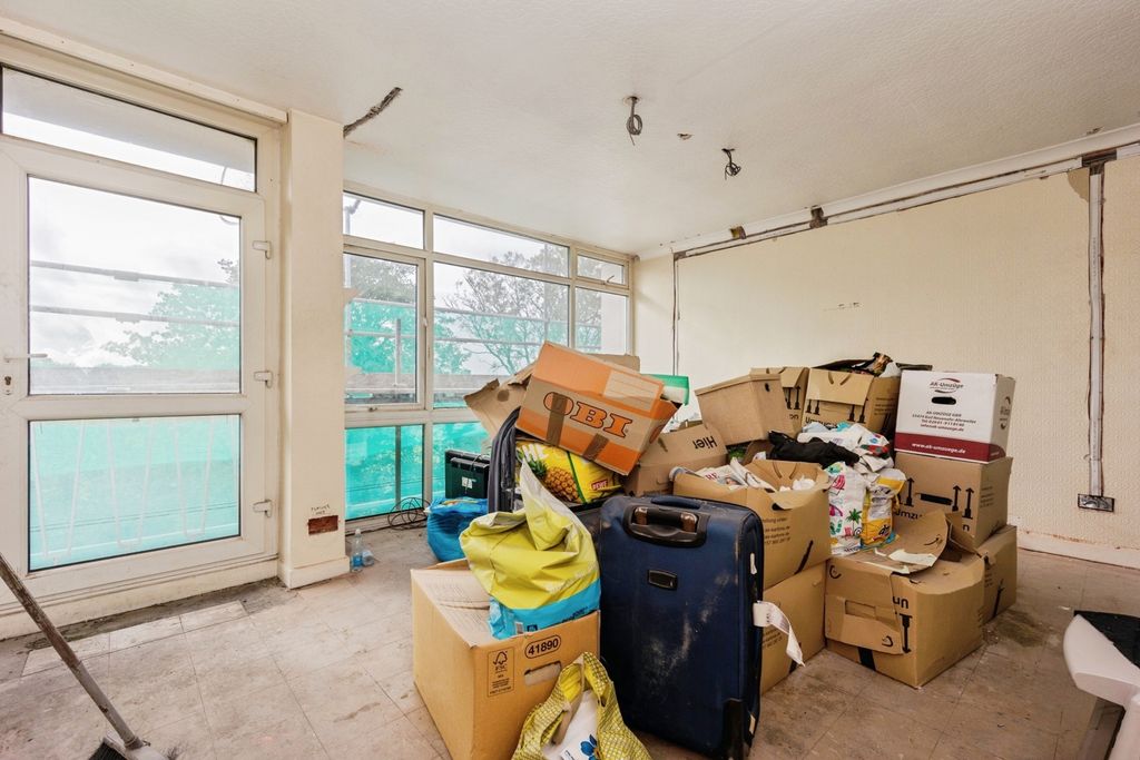 Property photo 2 of 21 Pbox-Img.Jpg