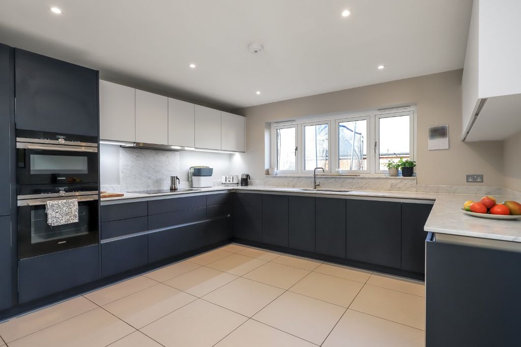 Property photo 2 of 14 Picture No. 05