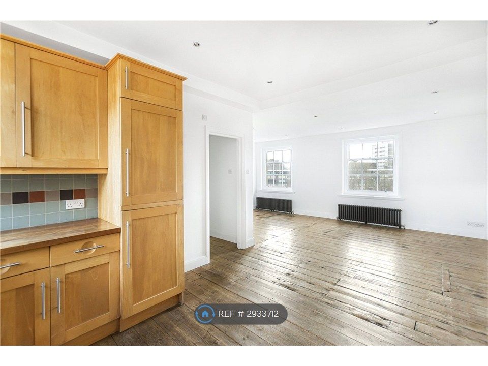 Property photo 2 of 11 Kitchen / Living