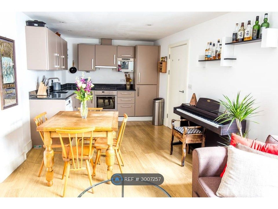Property photo 1 of 12 Living Room/Kitchen