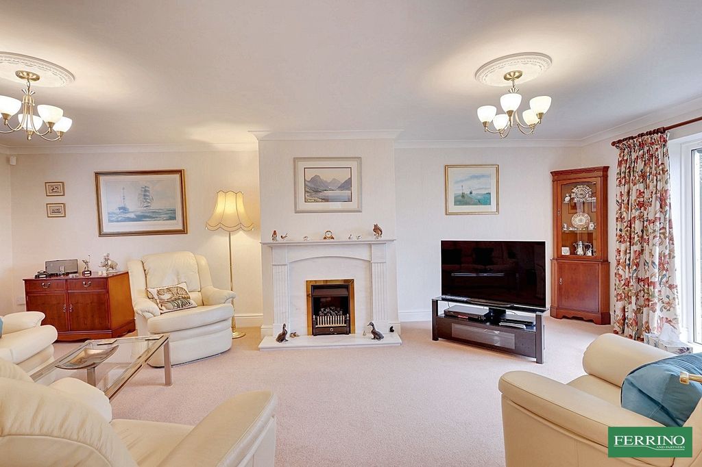 Property photo 3 of 27 Sitting Room