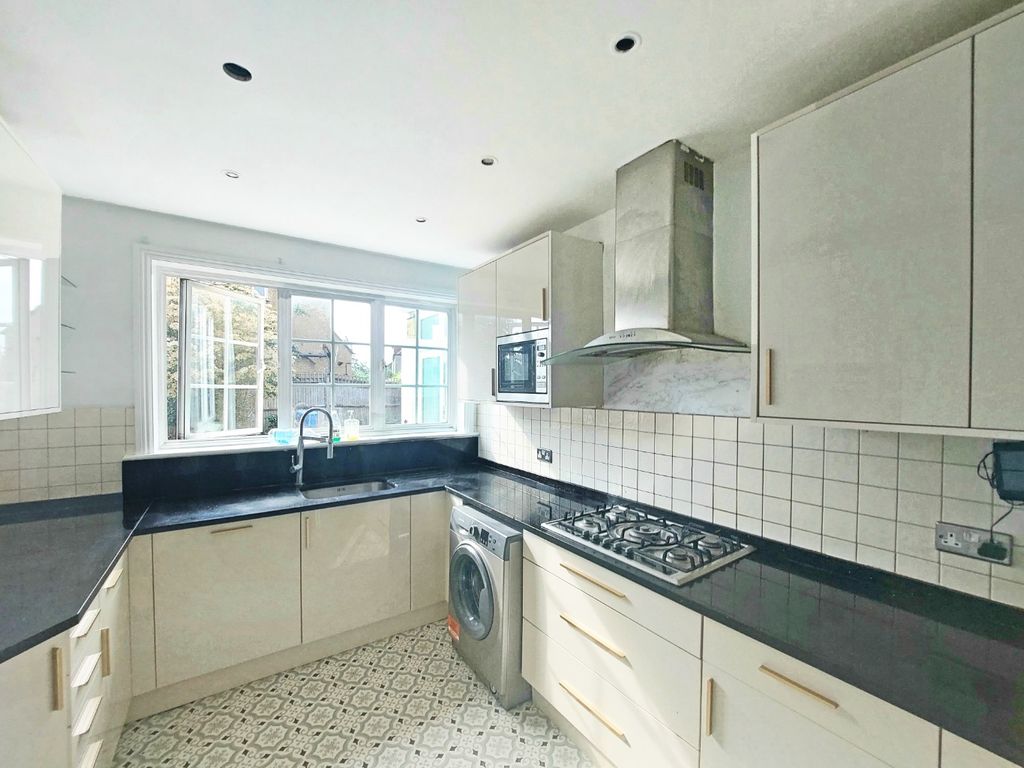 Property photo 3 of 20 5132894