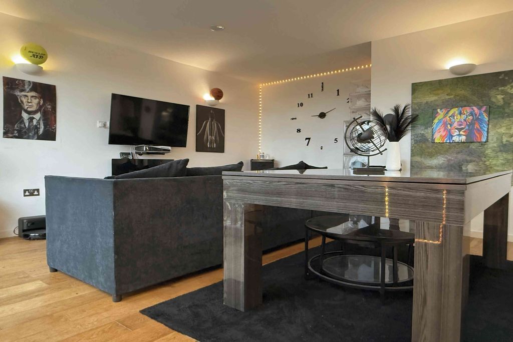 Property photo 2 of 10 Living Room