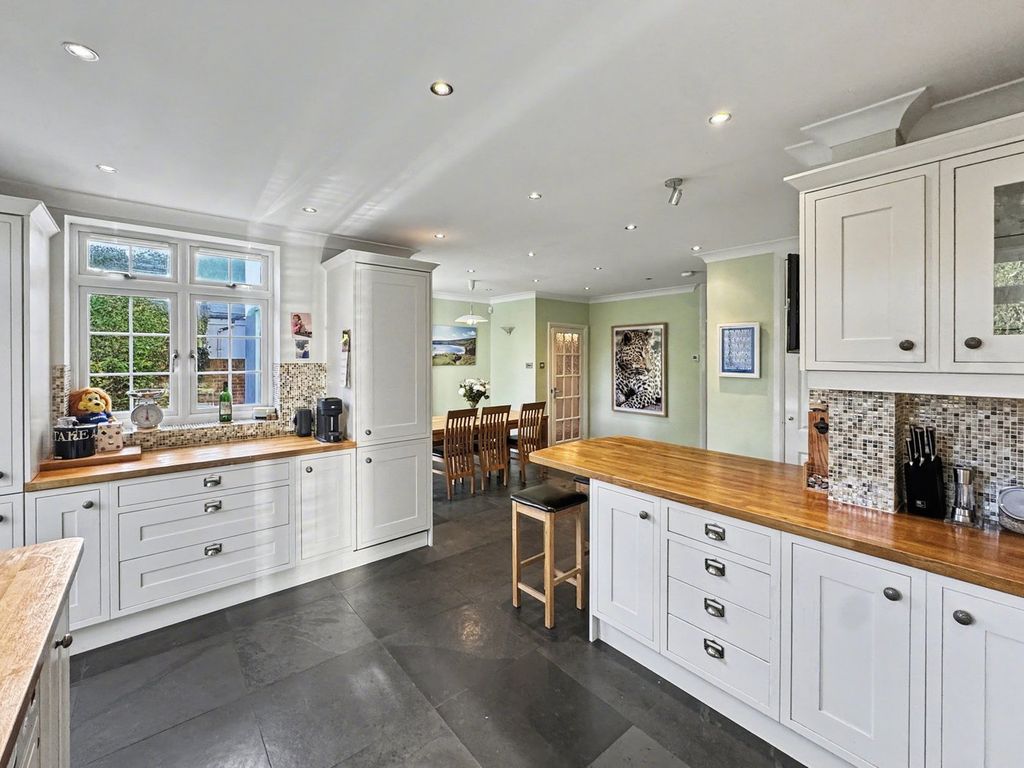 Property photo 3 of 32