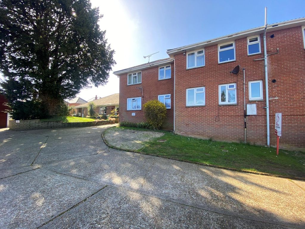 Property photo 2 of 7 Front (Exterior)