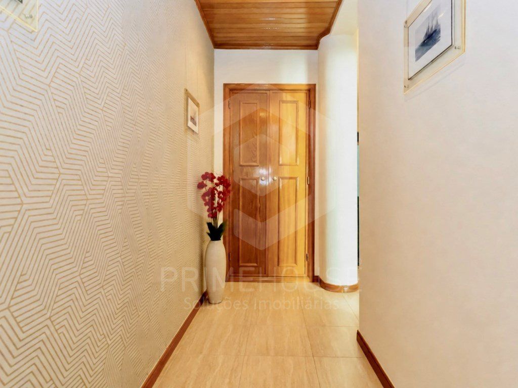 Property photo 3 of 49