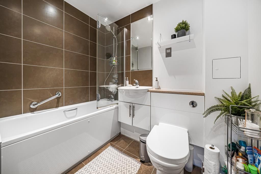Property photo 2 of 9 Bathroom