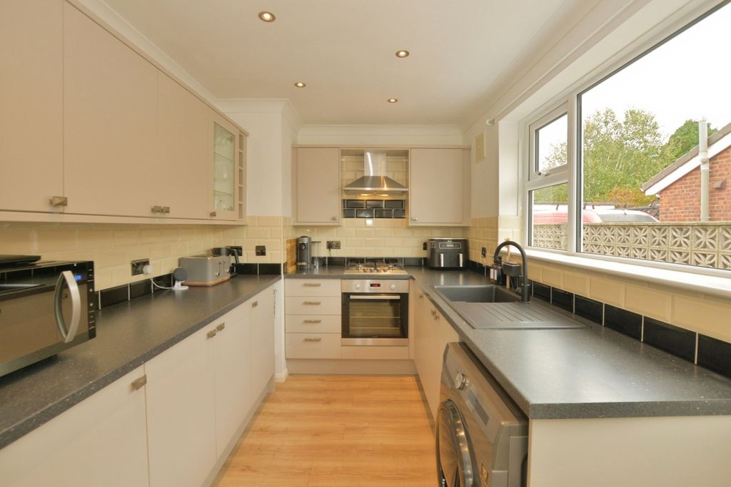 Property photo 3 of 17 Photo