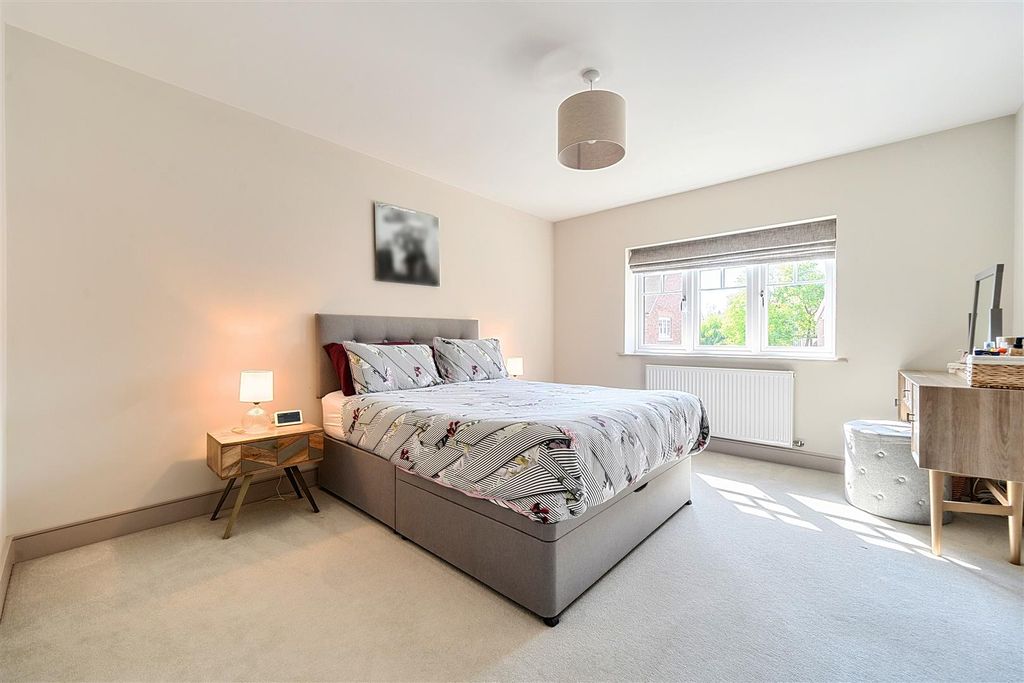 Additional image 12 of 4 bed detached house for saleOak Apples Drive, Crowthorne, Berkshire RG45