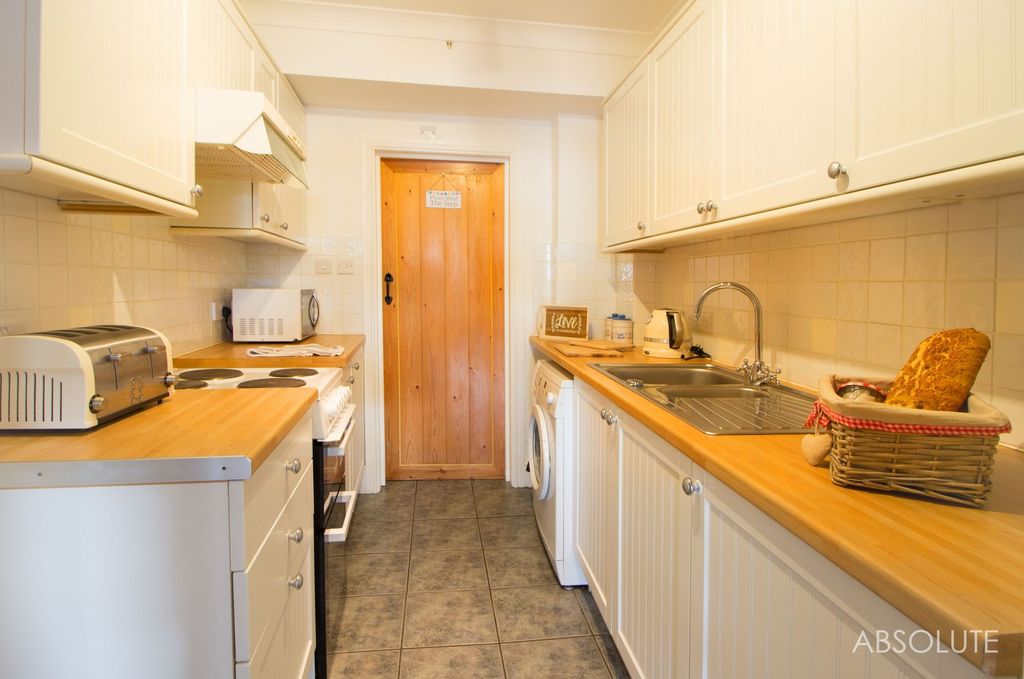 Property photo 2 of 23