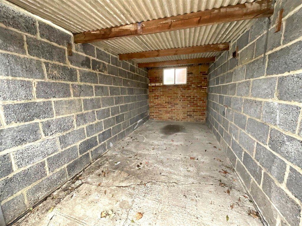 Property photo 2 of 4 Garage