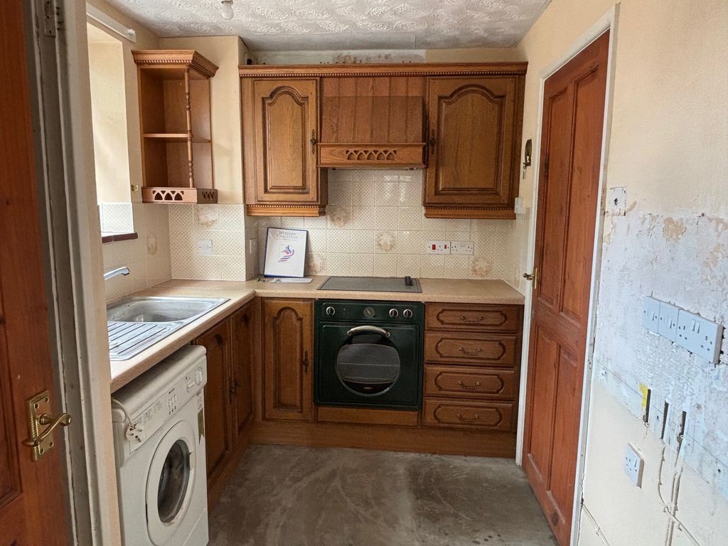 Property photo 3 of 12
