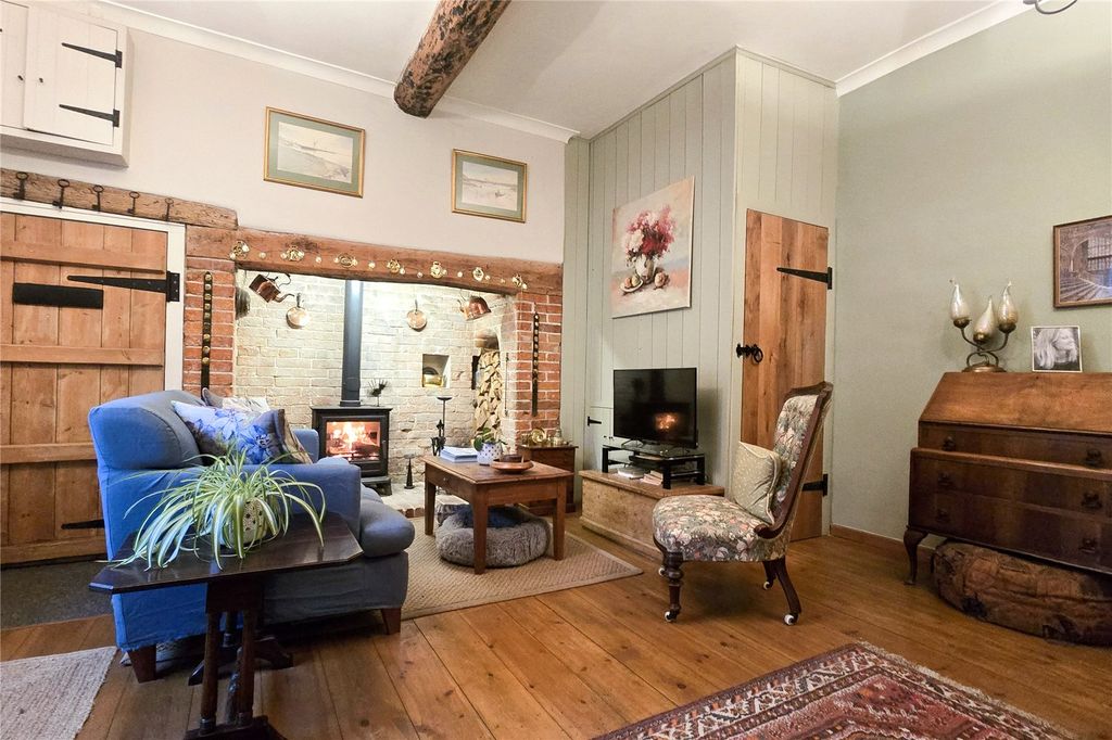 Property photo 2 of 26 Living Room