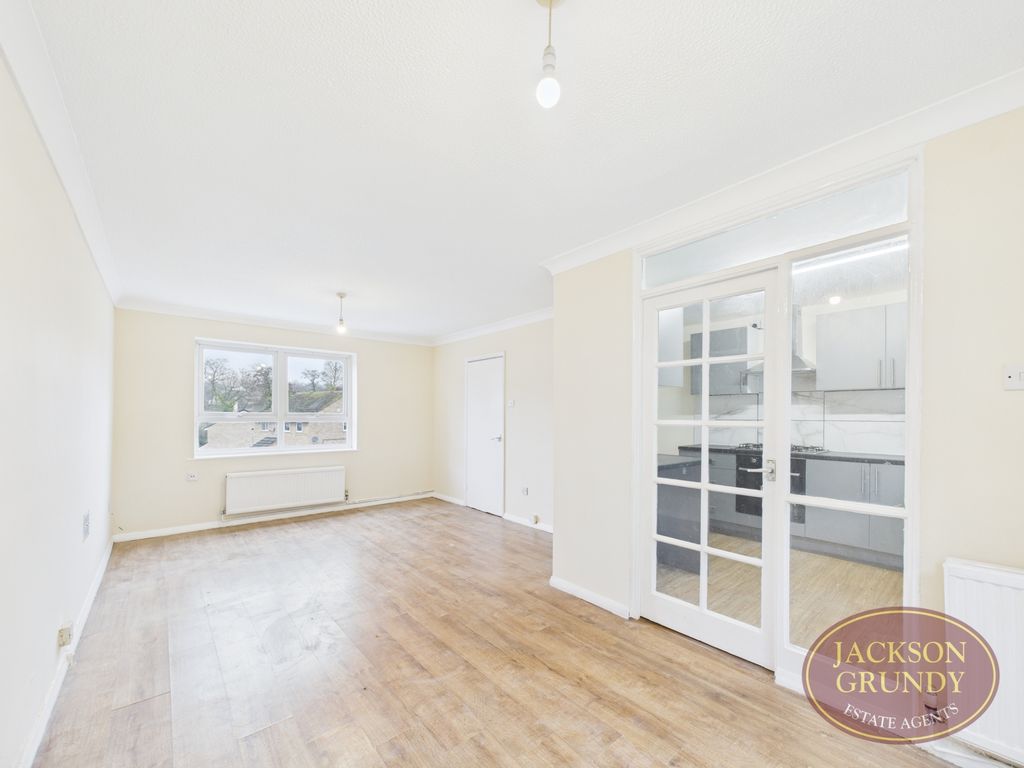 Property photo 2 of 16 Springwood Court