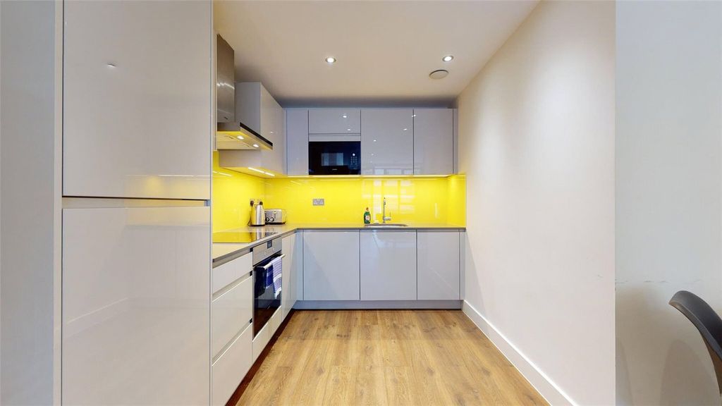 Property photo 2 of 18 Picture No. 01
