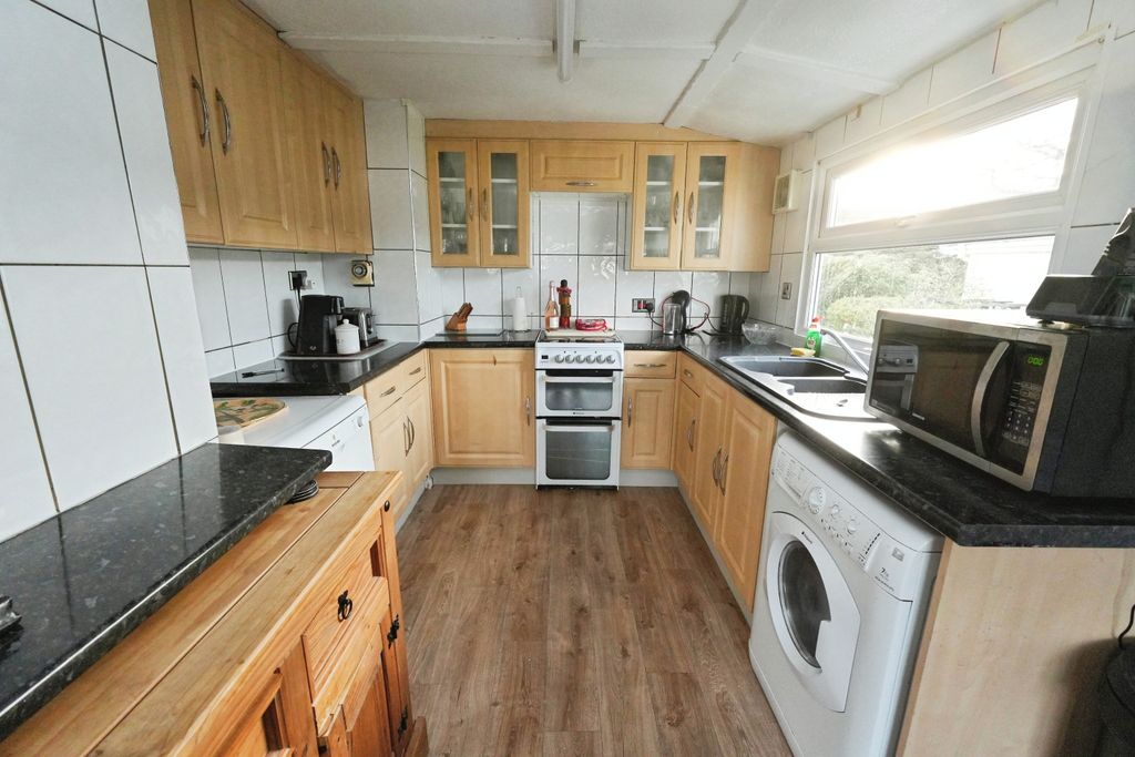 Property photo 3 of 15 Kitchen