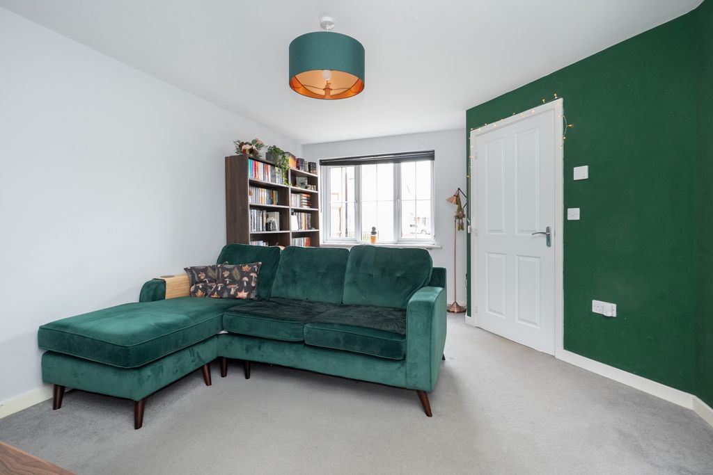 Property photo 2 of 15 Lounge