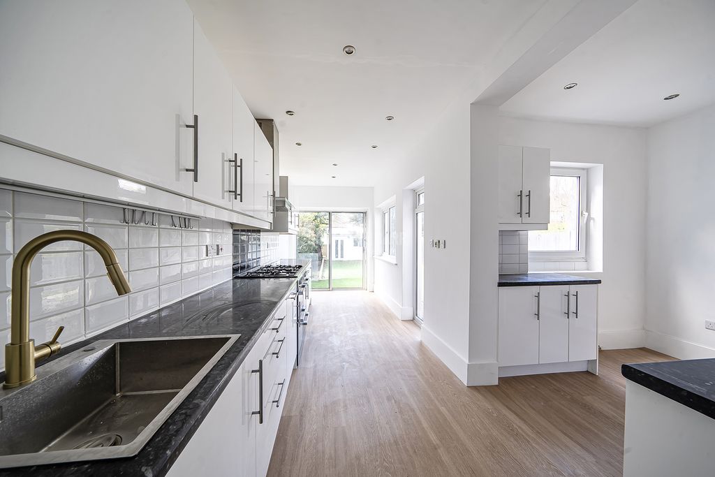 Property photo 2 of 22