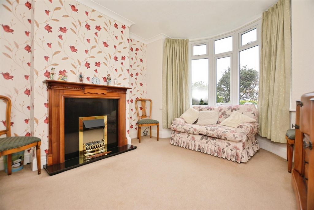 Property photo 2 of 20 Living Room