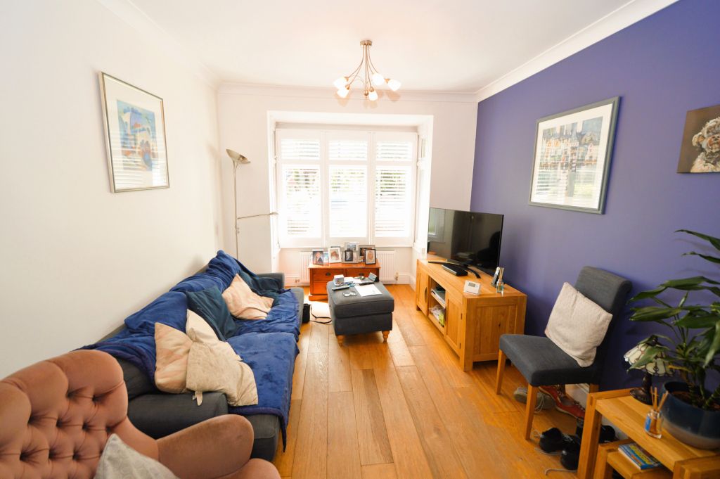 Property photo 2 of 14 Front Lounge