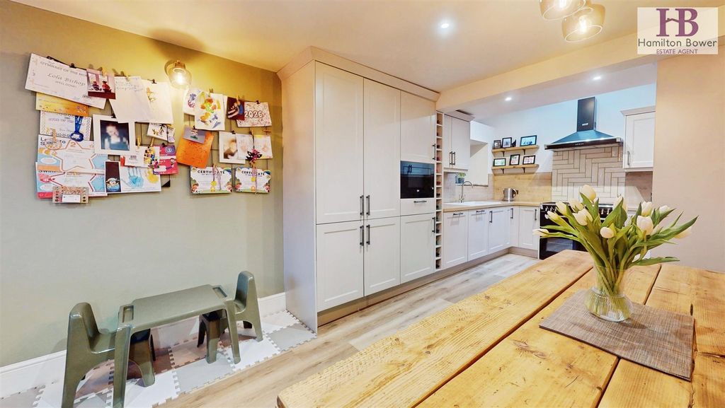 Property photo 2 of 22 Dining Kitchen