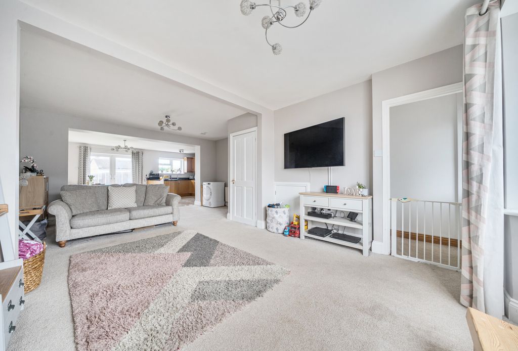 Property photo 3 of 17 1402081-8-696F659...