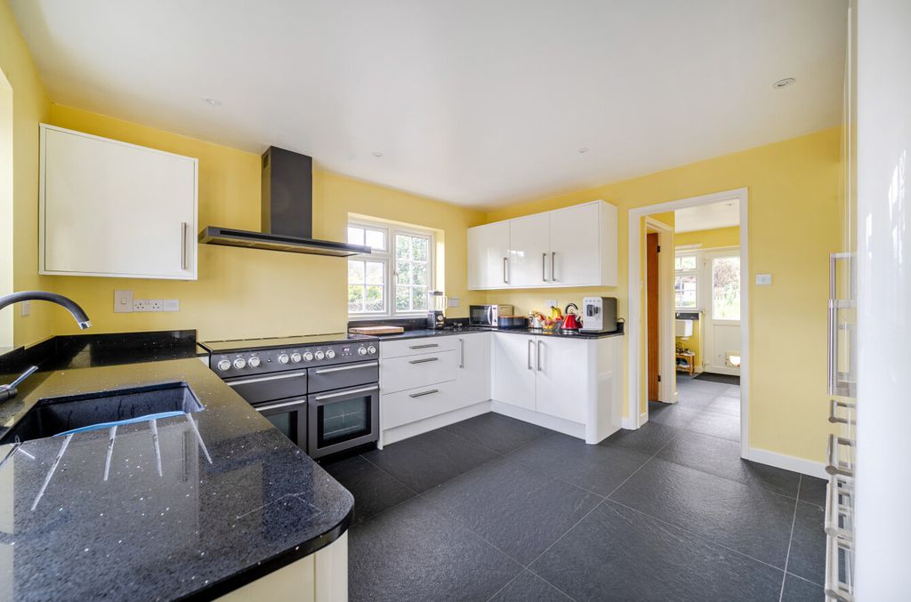 Property photo 3 of 20 Kitchen