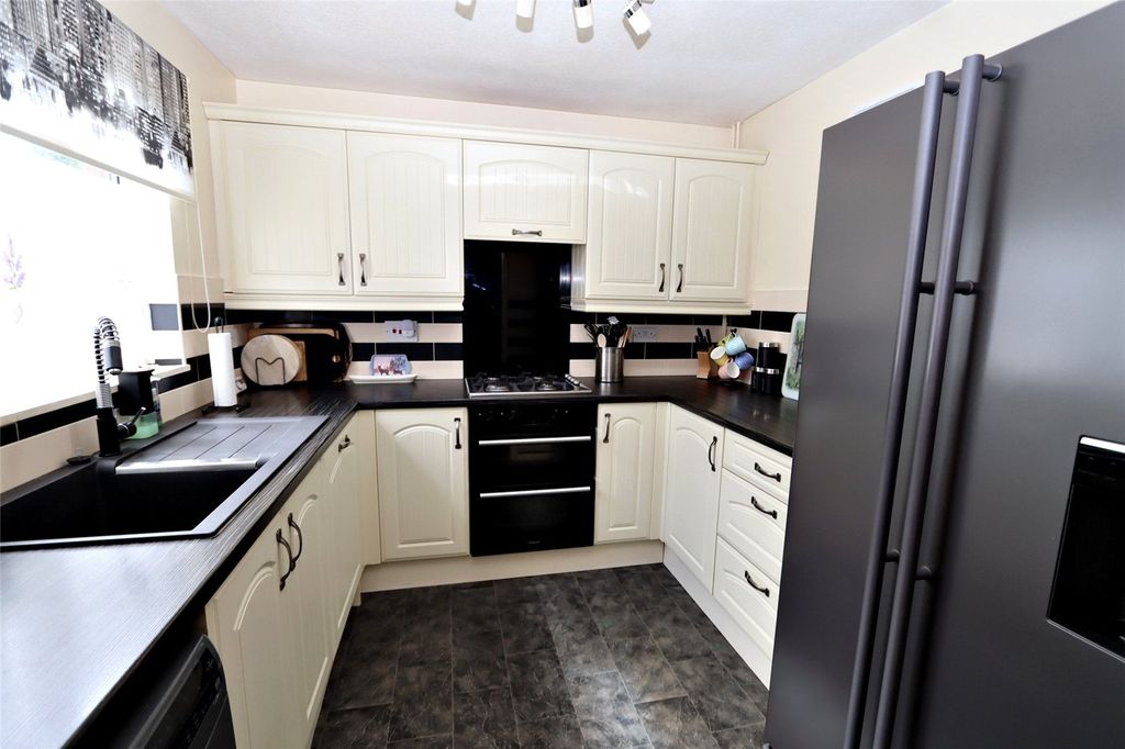 Property photo 2 of 13 Kitchen