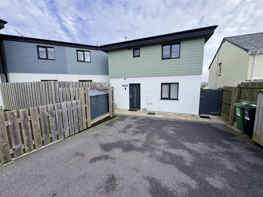 Property photo 2 of 19 Front And Parking