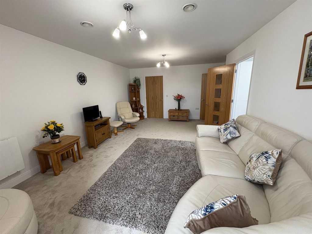 Property photo 2 of 11 5. Living Room.Jpg