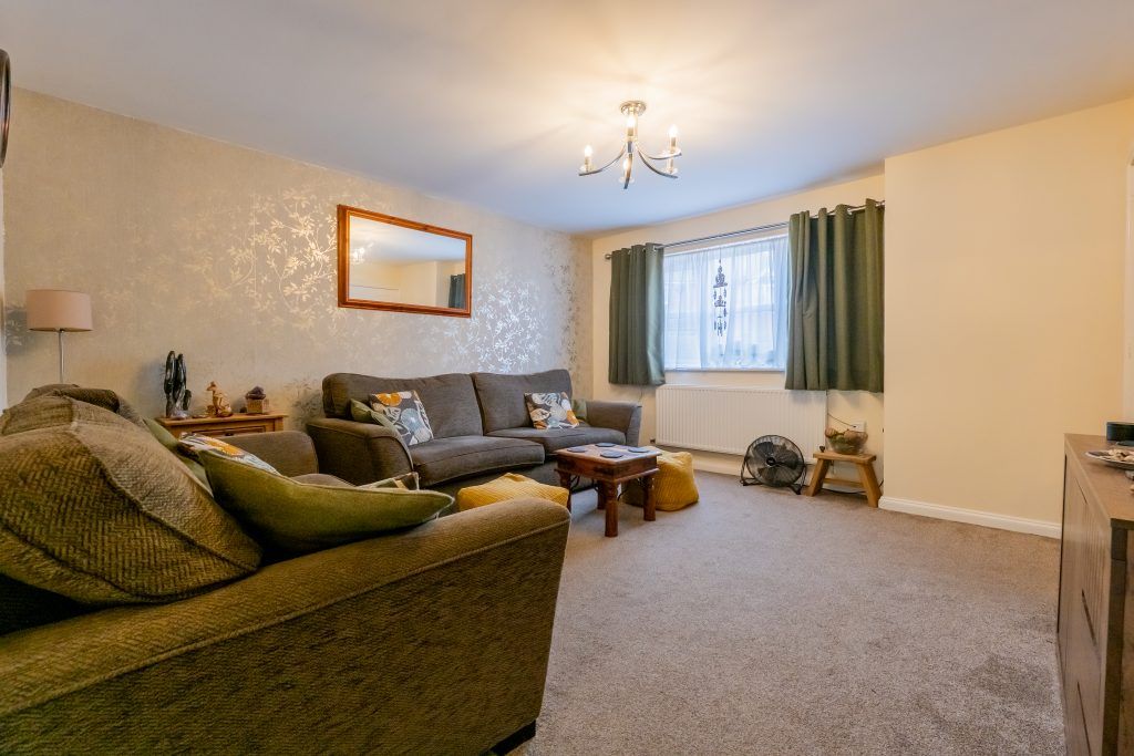 Property photo 2 of 27