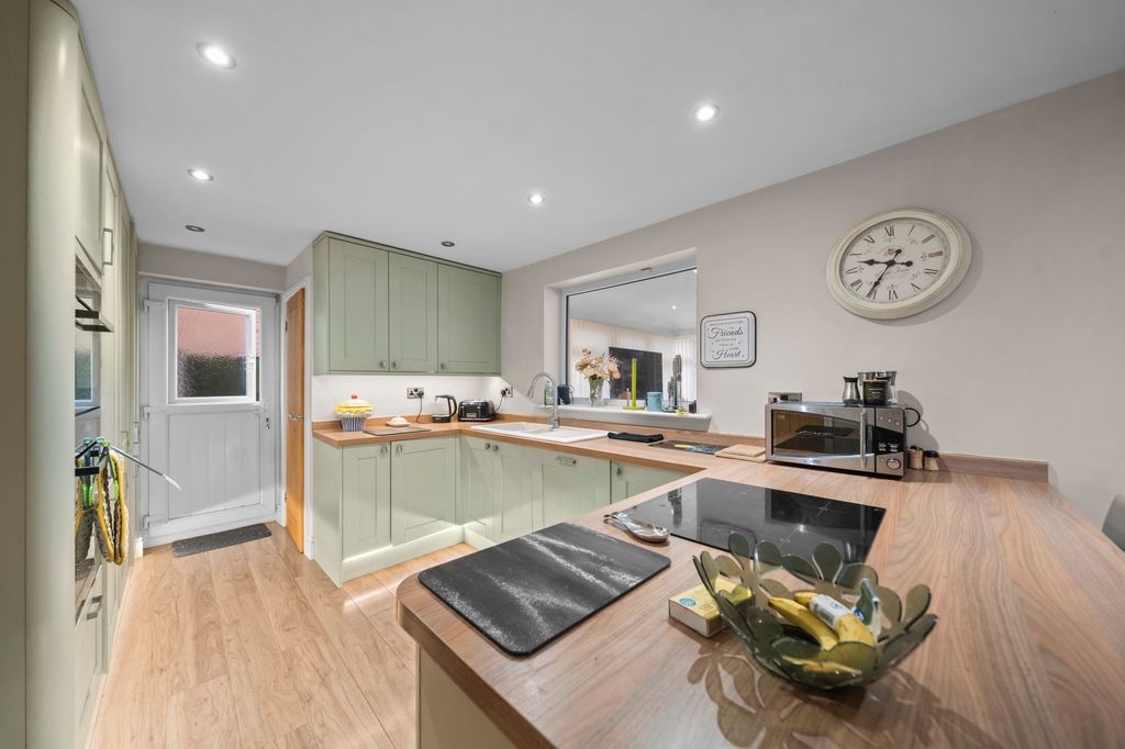 Property photo 3 of 23