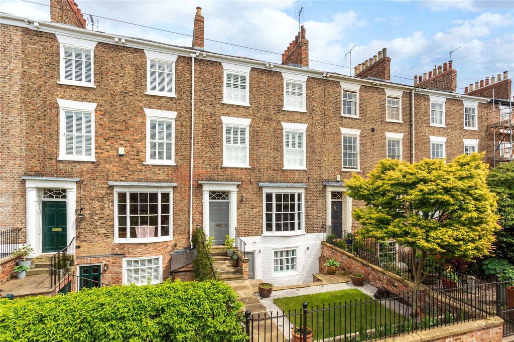 Property photo 1 of 12 Front External