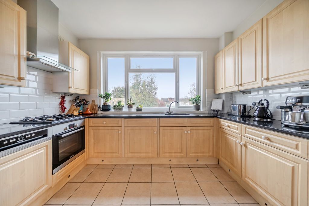 Property photo 2 of 13 Picture No. 17