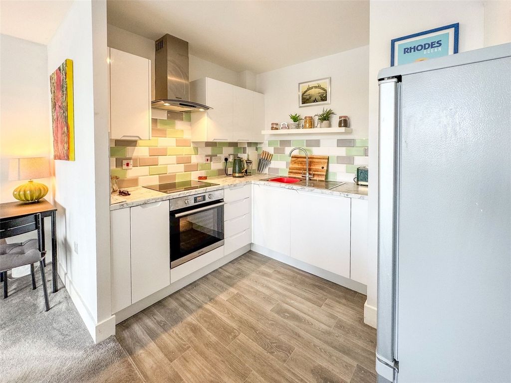 Property photo 2 of 10 Kitchen