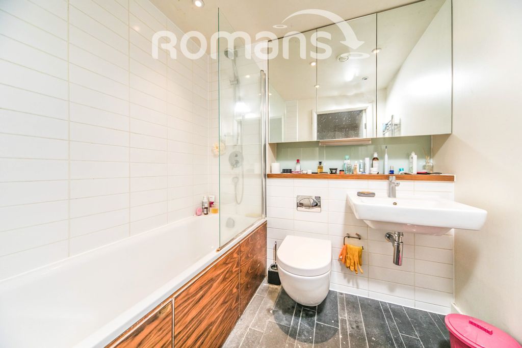 Property photo 3 of 8 2c400d6d-4054-4d3B-B