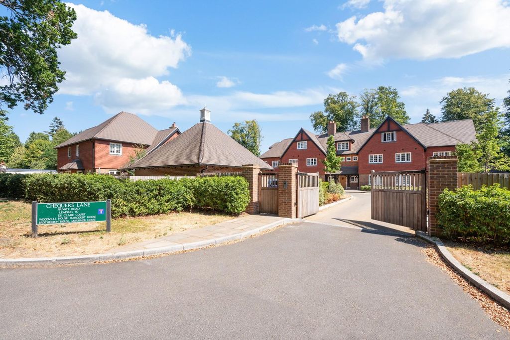 Property photo 1 of 16 Chequers Lane