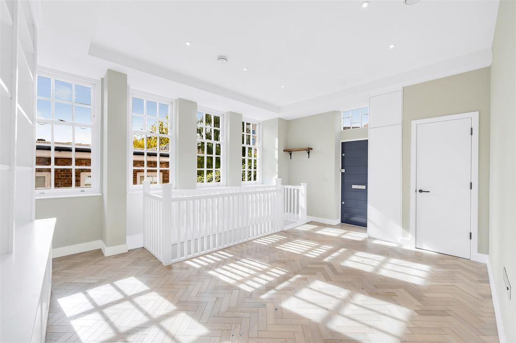 Property photo 1 of 17 19 Alexandra House-2.Jpg