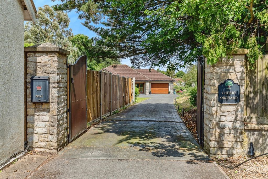 Property photo 2 of 20