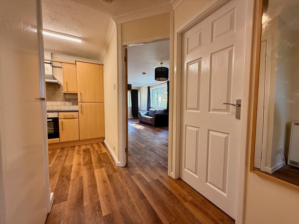 Property photo 2 of 8 18Ab377d-86A6-4B09-953E-3B8d0979Dbb4