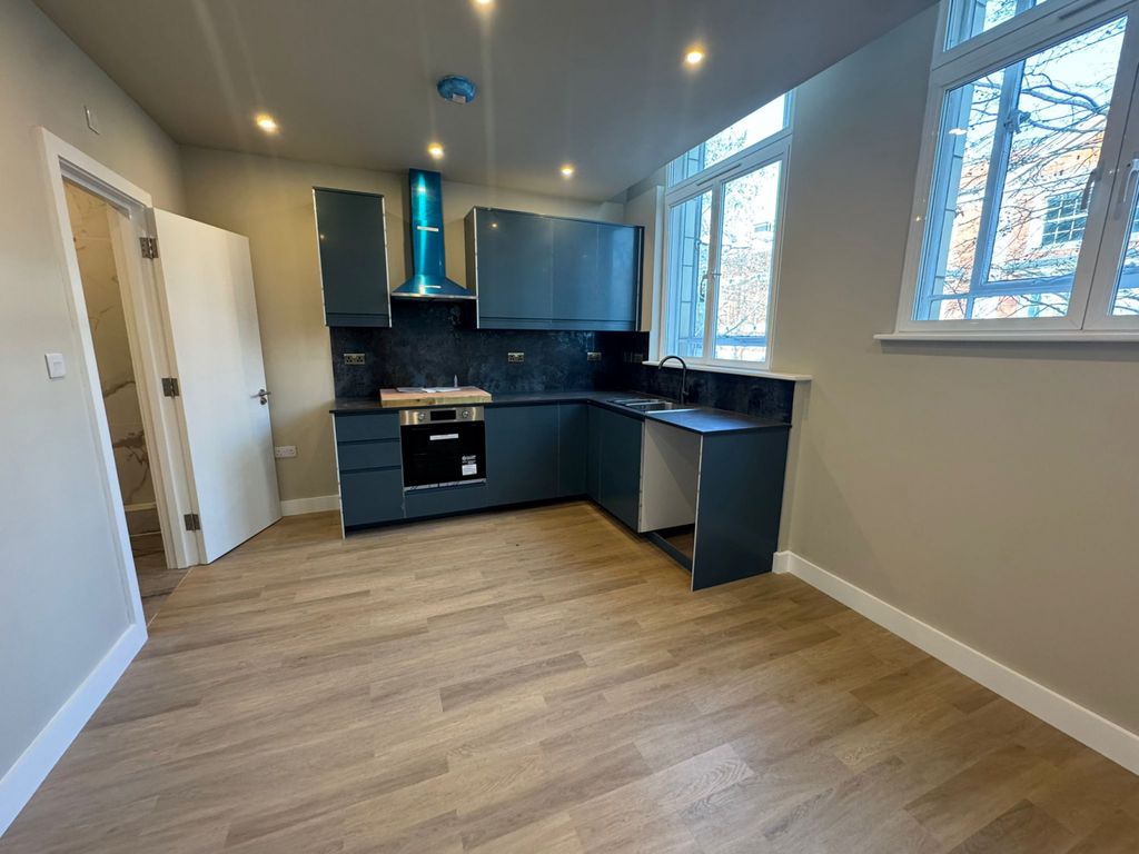 Property photo 1 of 4 New One-Bedroom Flat Located On North End, Croydon Cr0